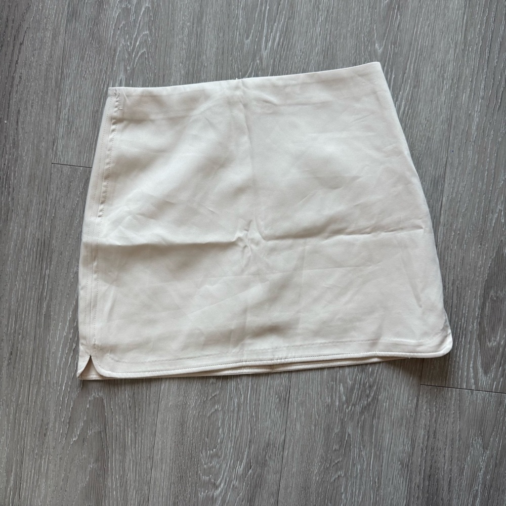 Chic White Mini Skirt